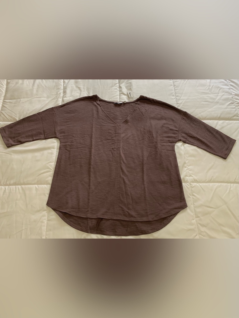 New Reitmans v-neck Top Size XXL